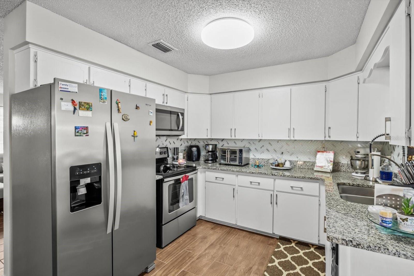 1106 LANDSDOWNE DRIVE