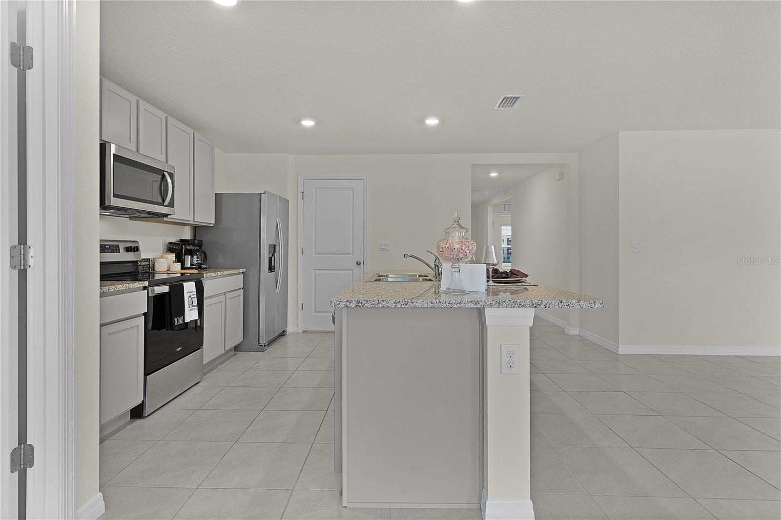 TRIUMPH SOUTH PH 1 - Residential