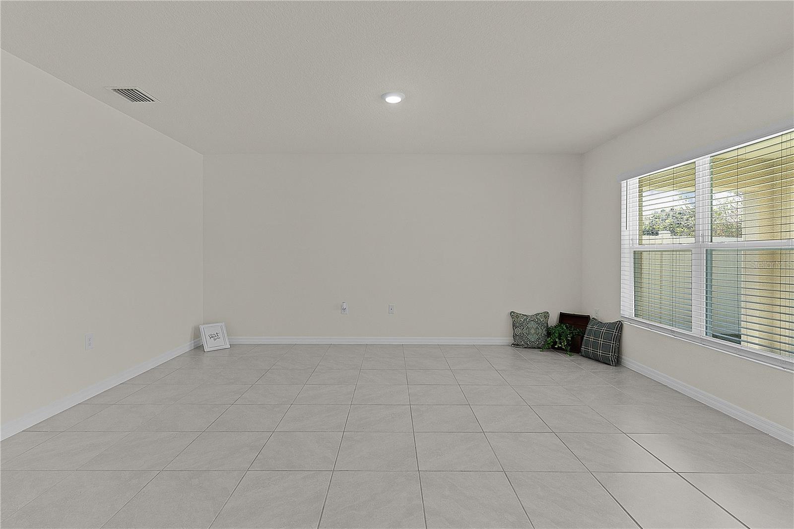 TRIUMPH SOUTH PH 1 - Residential