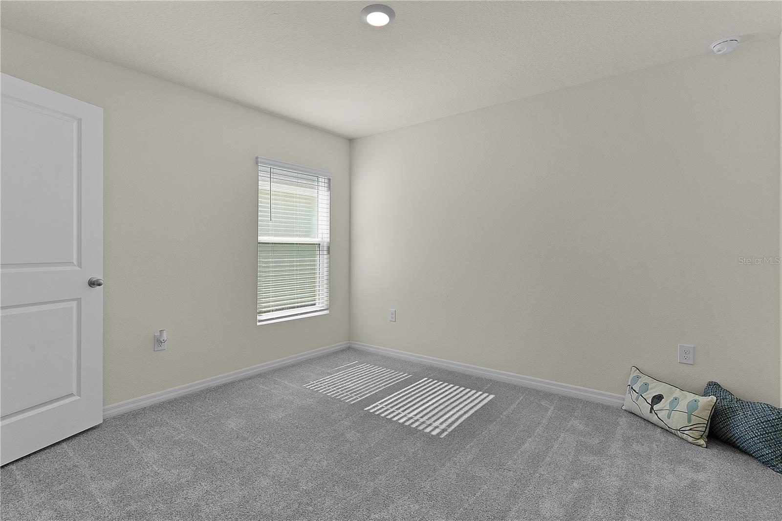 TRIUMPH SOUTH PH 1 - Residential