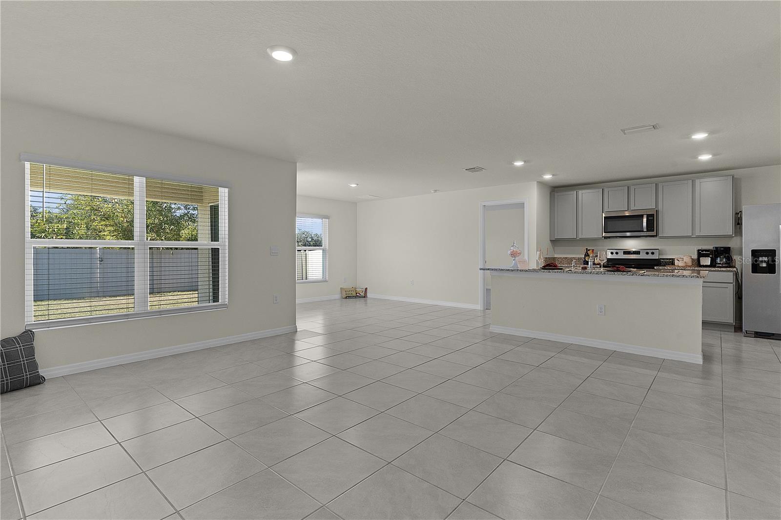 TRIUMPH SOUTH PH 1 - Residential