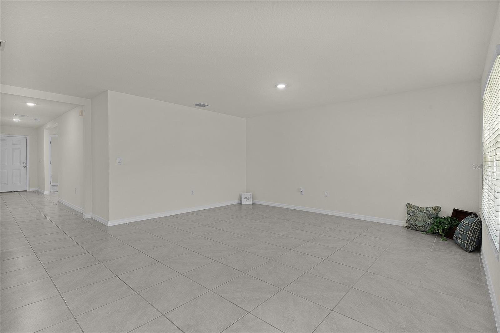 TRIUMPH SOUTH PH 1 - Residential