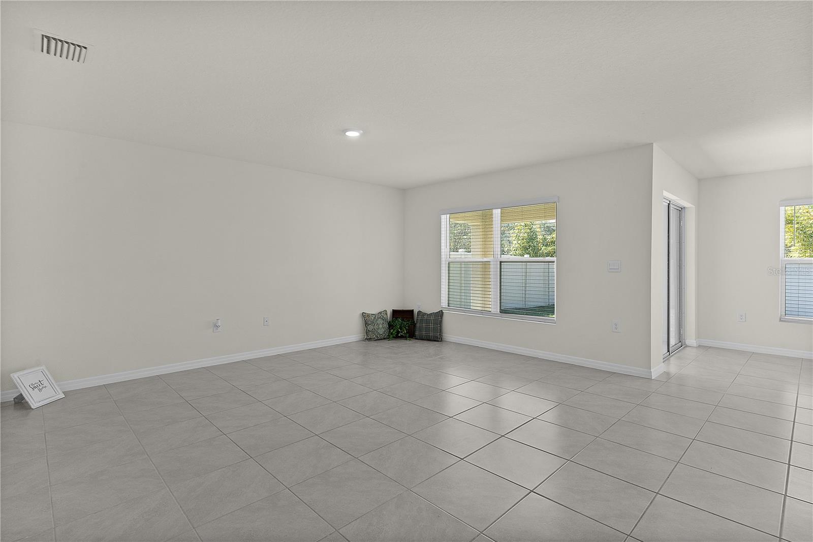 TRIUMPH SOUTH PH 1 - Residential