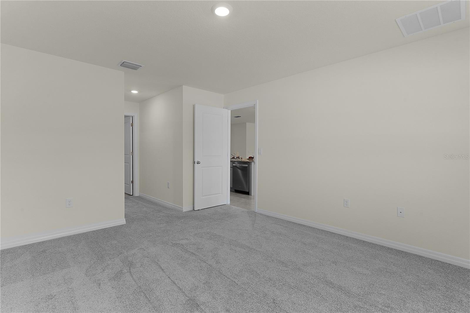 TRIUMPH SOUTH PH 1 - Residential