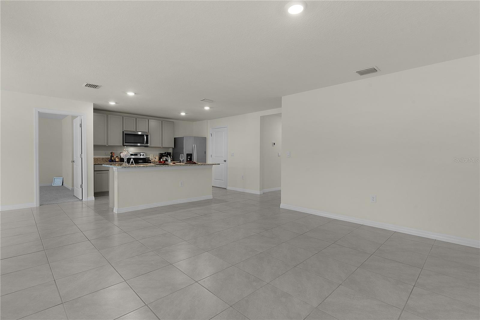 TRIUMPH SOUTH PH 1 - Residential