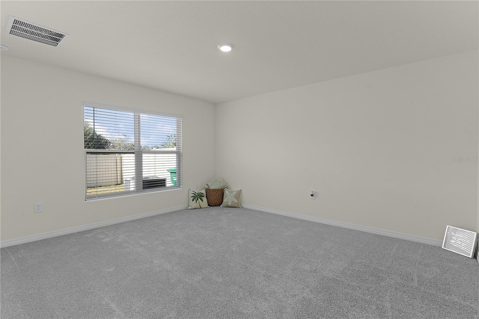 TRIUMPH SOUTH PH 1 - Residential