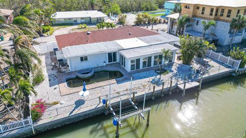 A home in LONGBOAT KEY