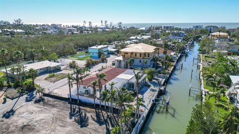 A home in LONGBOAT KEY