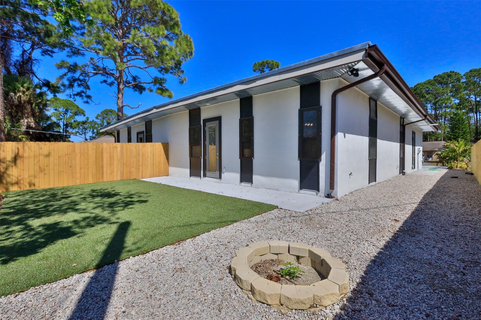 Florida Shores 01 - Residential