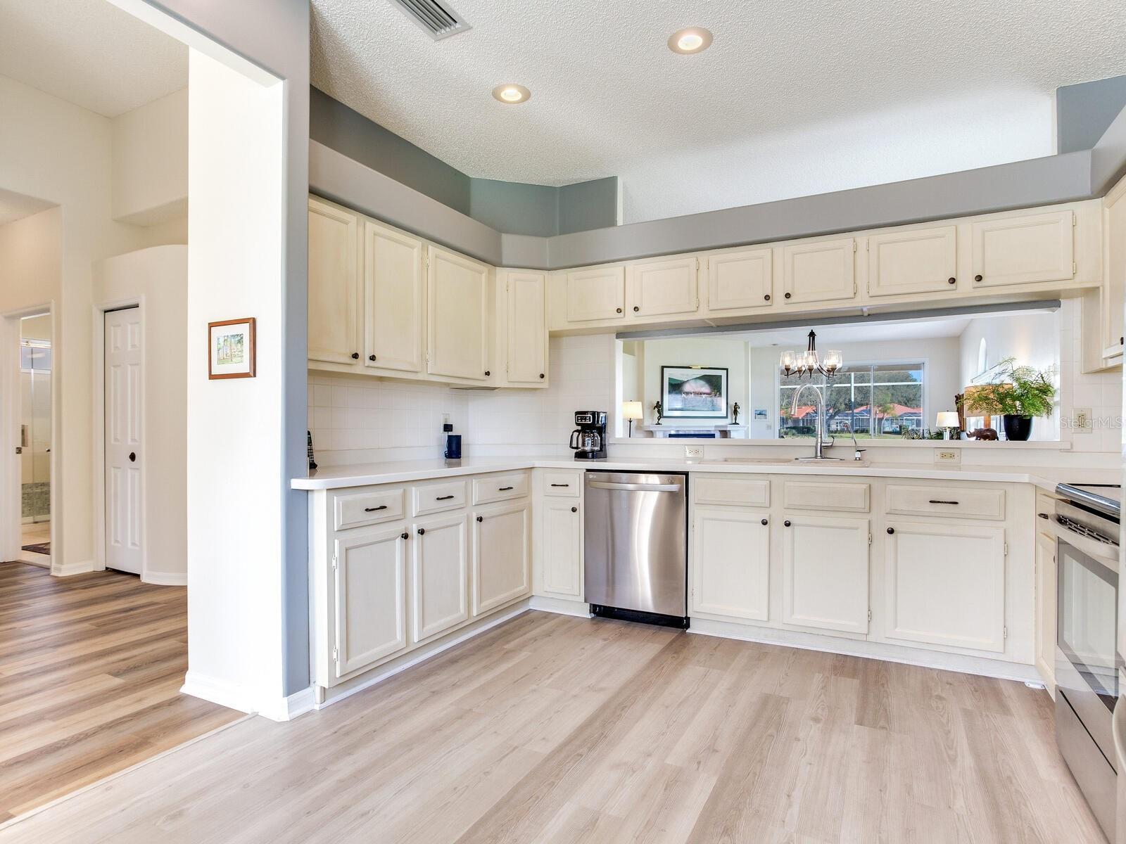 CRESCENT OAKS COUNTRY CLUB COVENTRY PH 6 - Residential