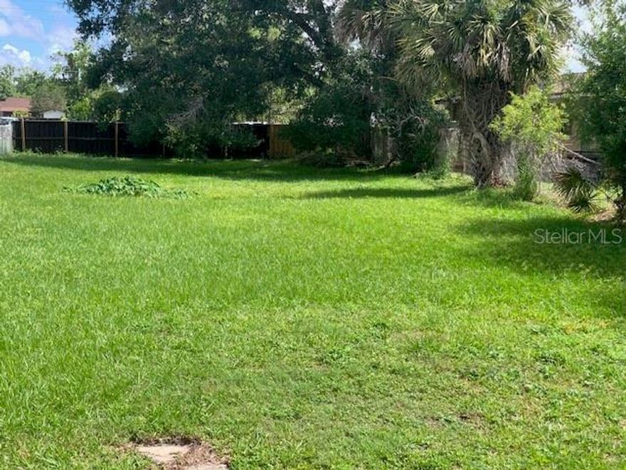 Vacant residential parcel perfectly positioned in Downtown Orlando! Close to major highways and easy access to sporting activities and theme parks. Land is cleared and ready to build! No HOA.( Seller is FIRM on list price)