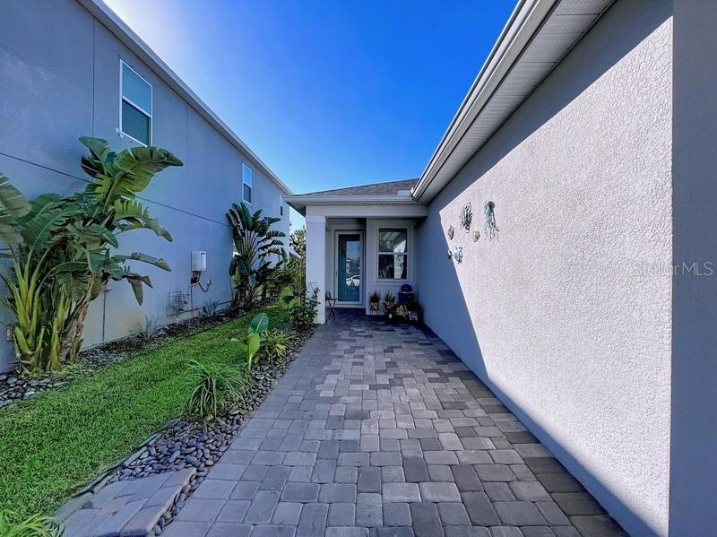 5415 LOS ROBLES COURT