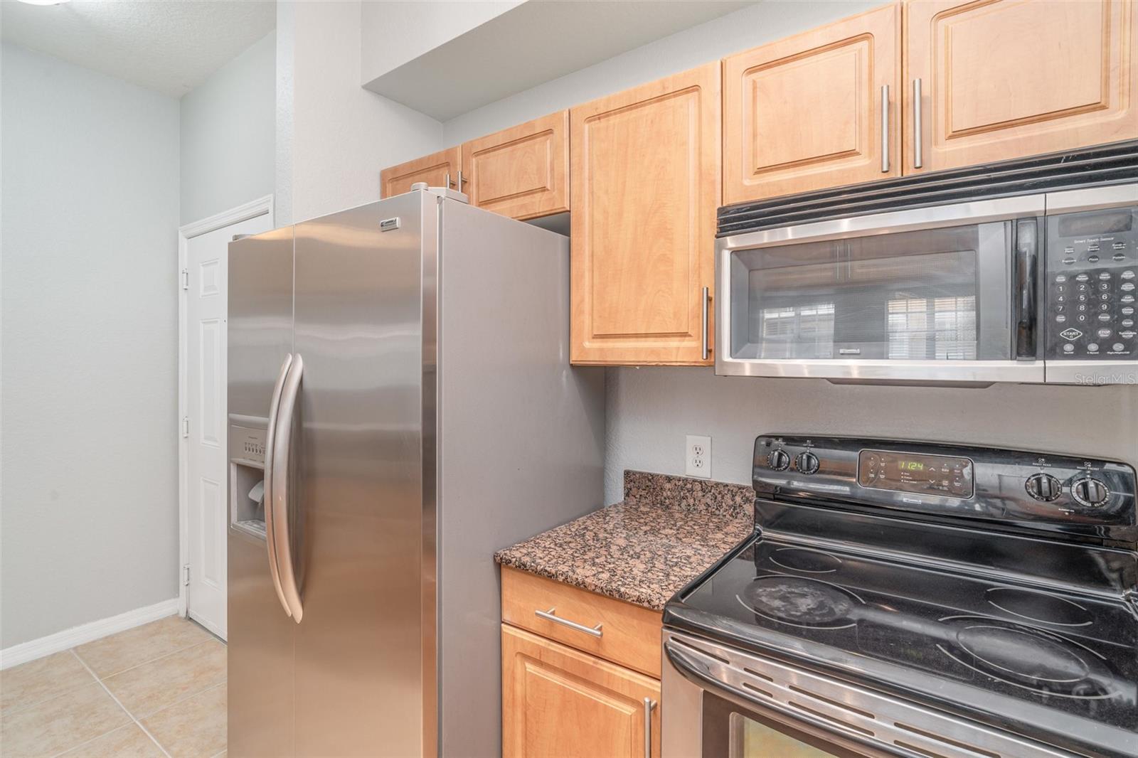 BROADWAY PROMENADE - Residential Lease