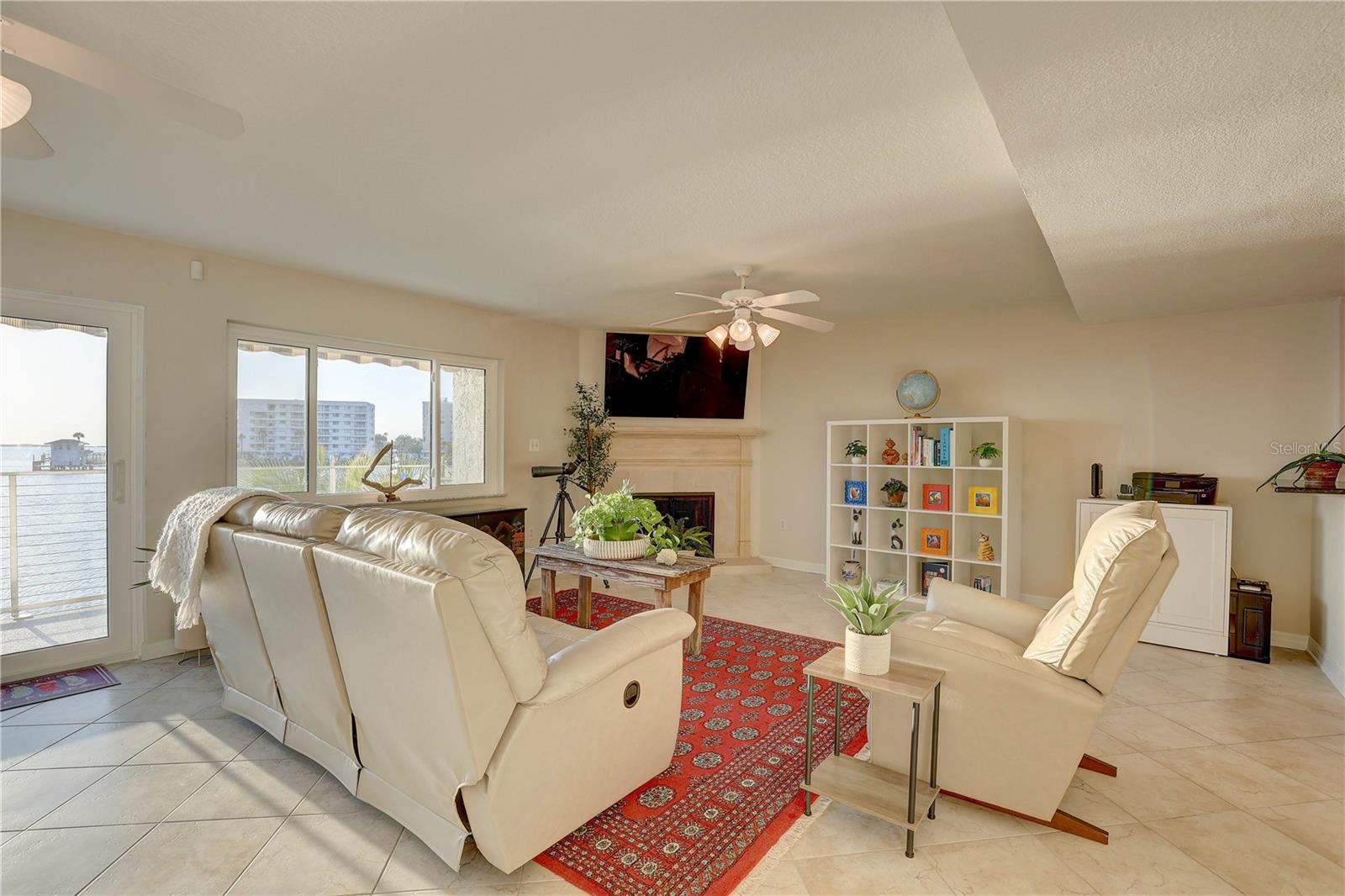 SOUTH PAULA POINT CONDO - Residential