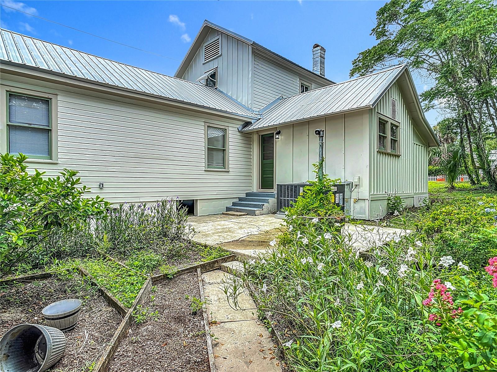 WILSONS BLK 85-86 DELAND - Residential