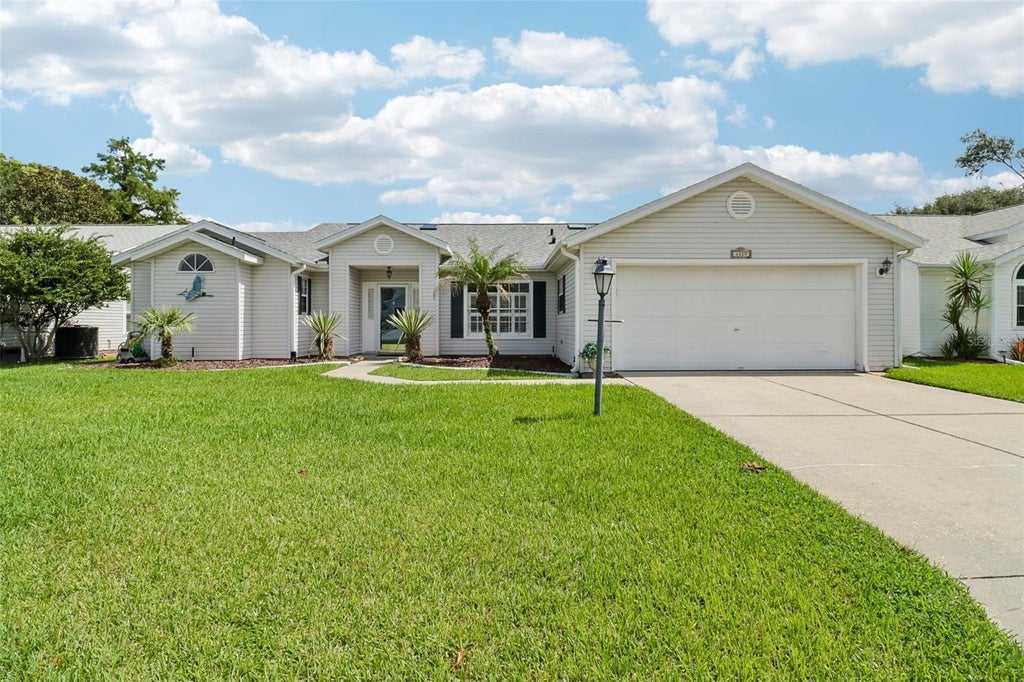 Photo of 4529 Peach Tree Street, Leesburg, FL 34748 (MLS # G5115402)