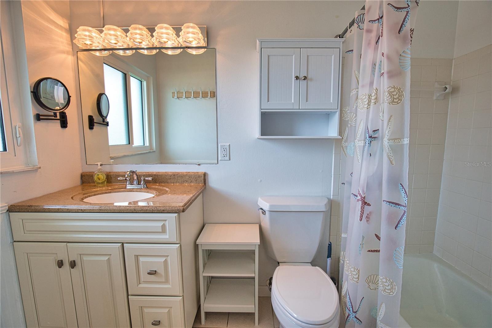 VENICE GARDENS - Residential Lease