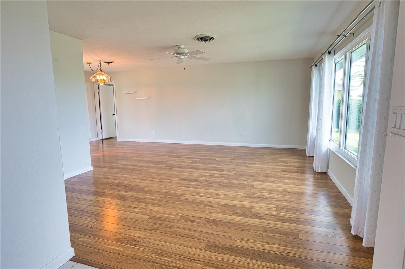 VENICE GARDENS - Residential Lease