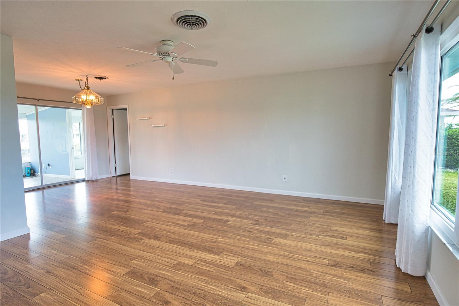 VENICE GARDENS - Residential Lease