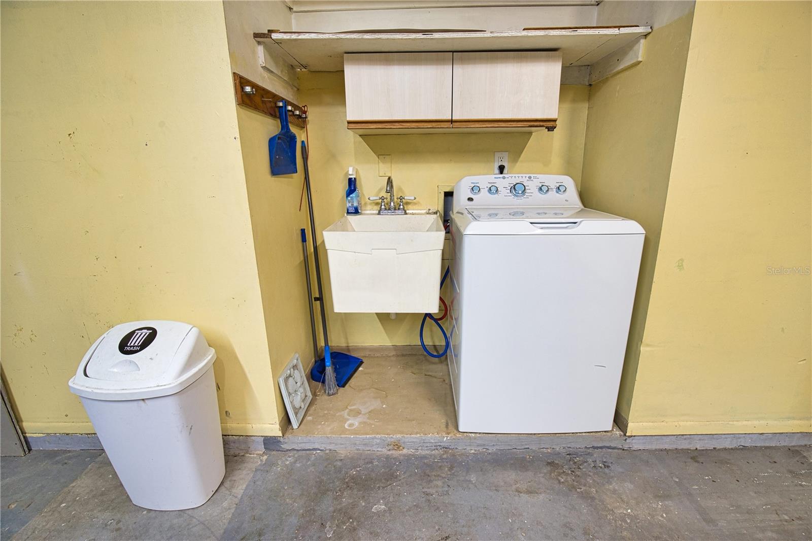 VENICE GARDENS - Residential Lease