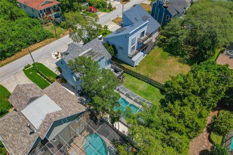 A home in PALM HARBOR