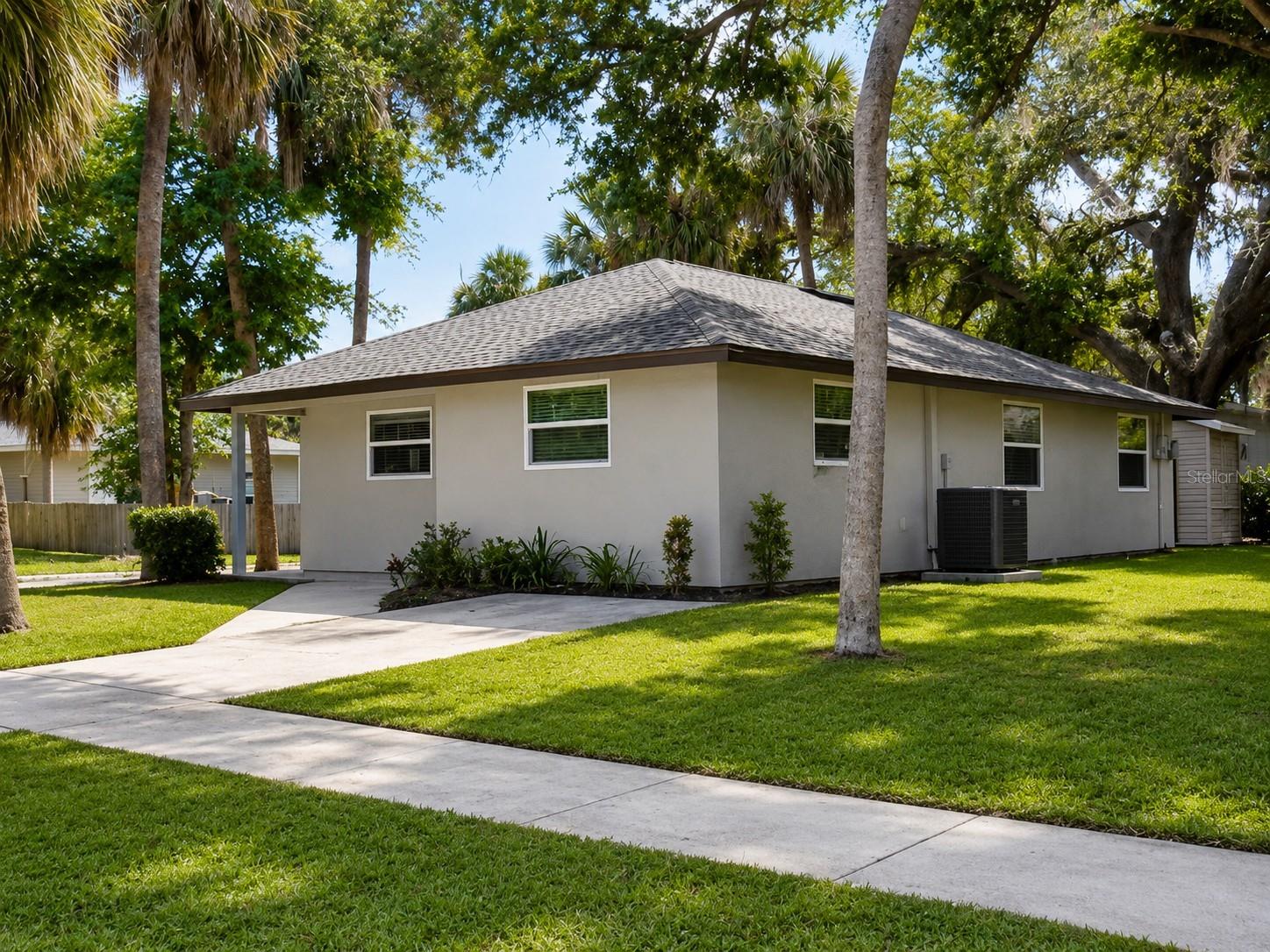 3058 PALMADELIA AVENUE