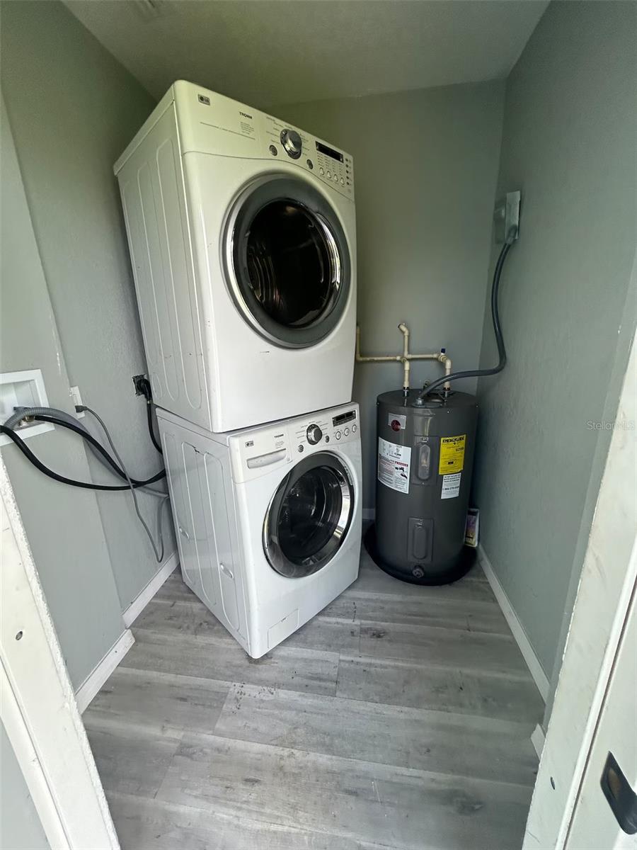 HILLSIDE MANOR - Residential