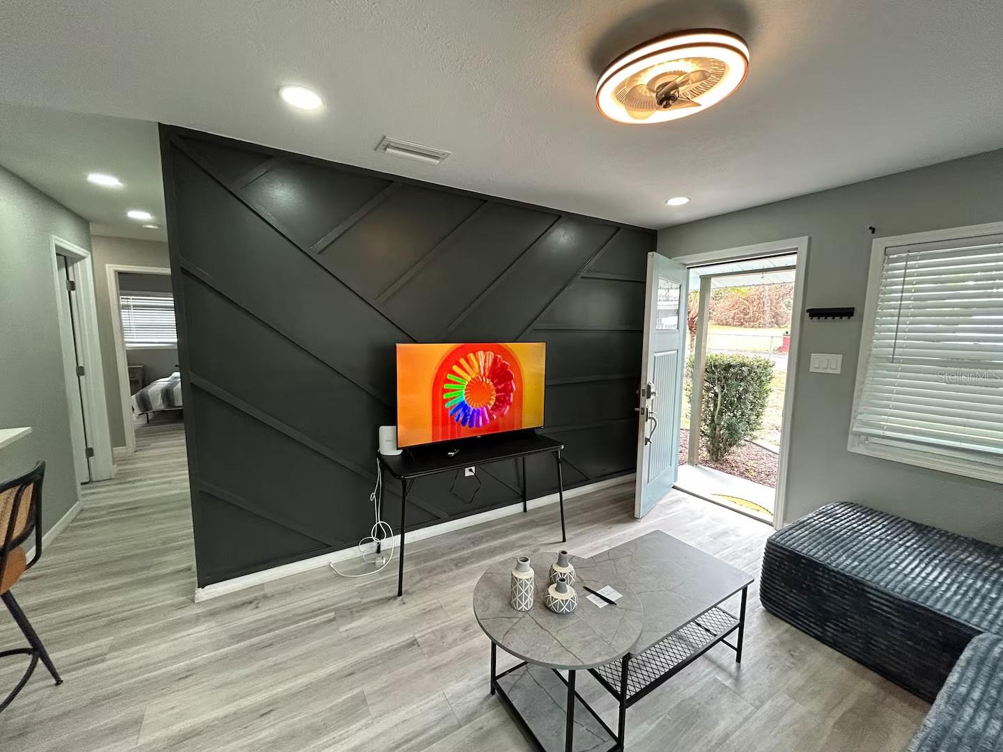 HILLSIDE MANOR - Residential