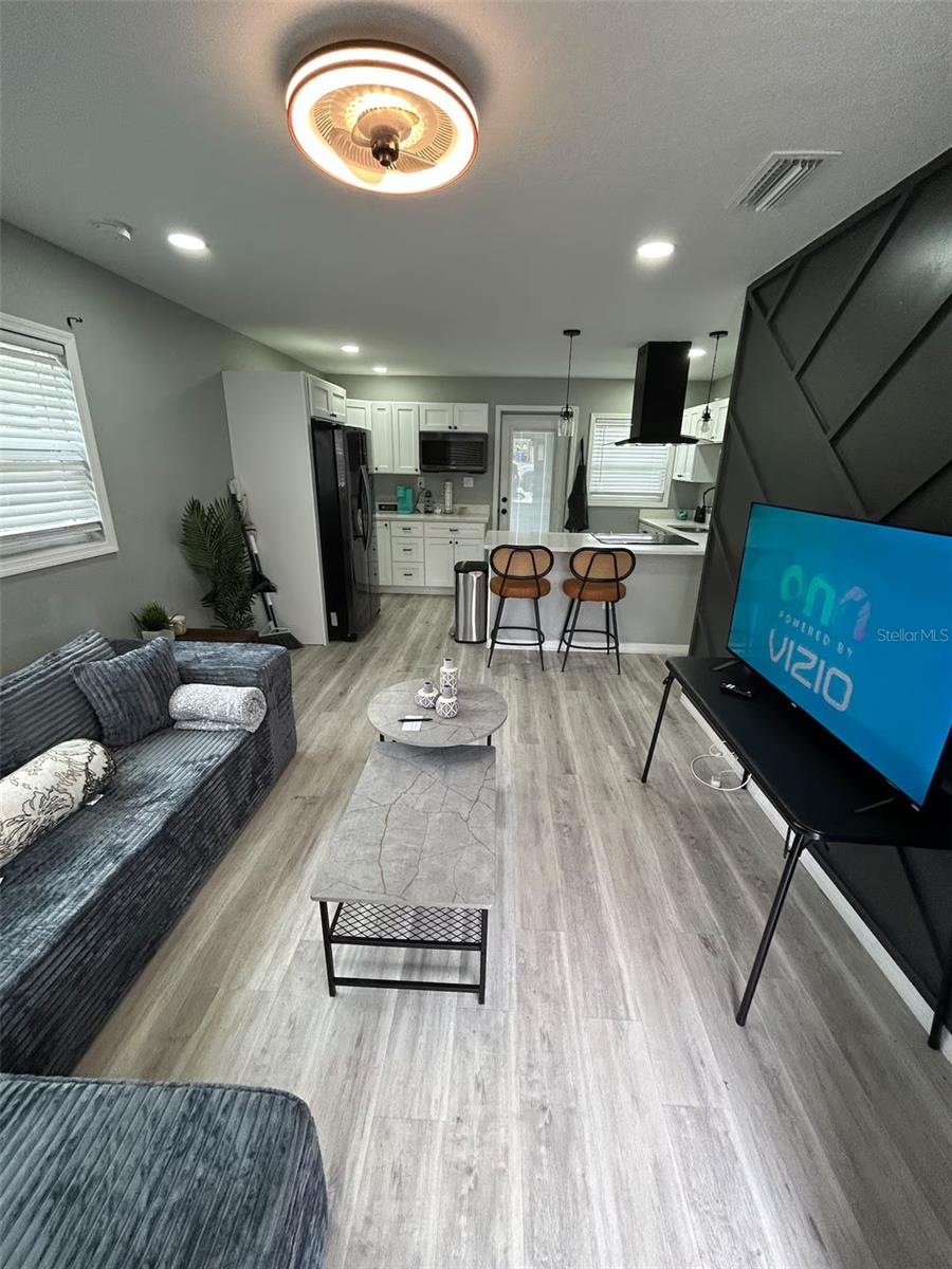 HILLSIDE MANOR - Residential