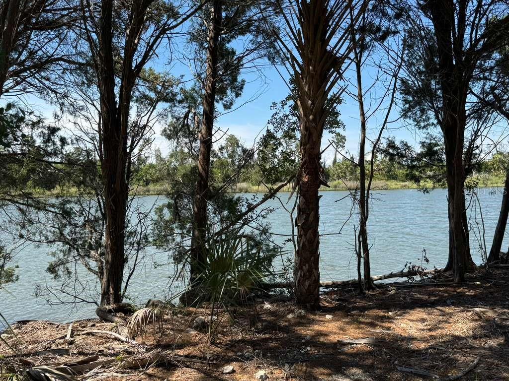 RAINBOW LAKES ESTATE - Land