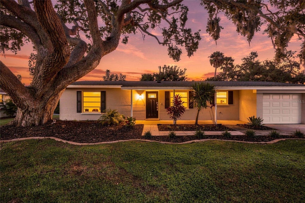 Photo of 6821 Anchor Way, Sarasota, FL 34231 (MLS # A4709847)