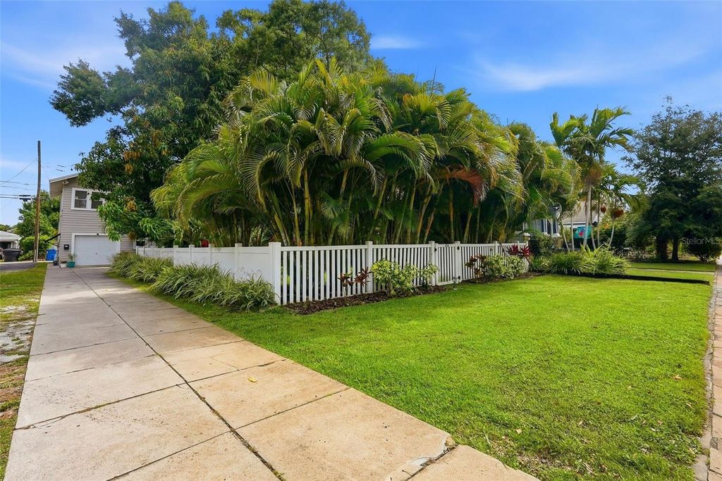 Photo of 855 28th Avenue N, St Petersburg, FL 33704 (MLS # TB8509905)