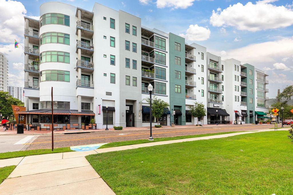 Photo of 10 N Summerlin Avenue #14, Orlando, FL 32801 (MLS # O6318871)