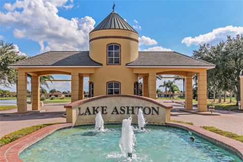 A home in LAKE WALES