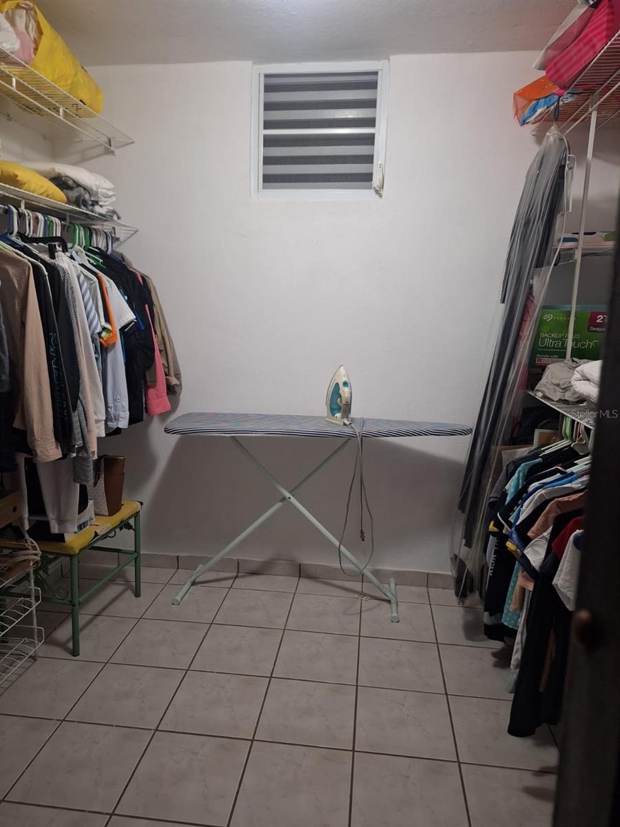 URB PLAZA DE LA FUENTE - Residential