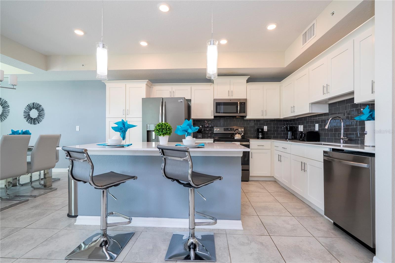 THE TERRACES AT STOREY LAKE CONDO 2 PH 6 - Residential