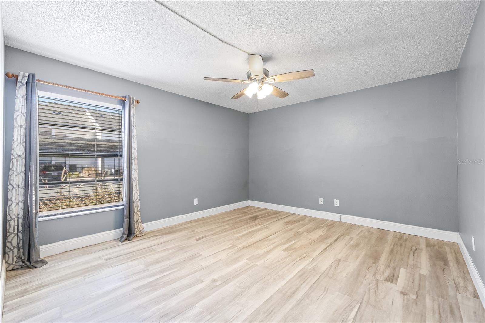 RIVER OAKS CONDO I - Residential