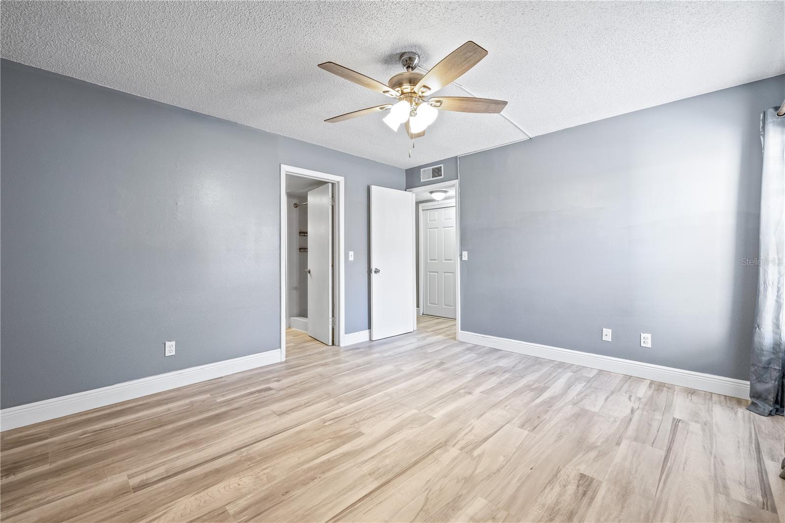 RIVER OAKS CONDO I - Residential