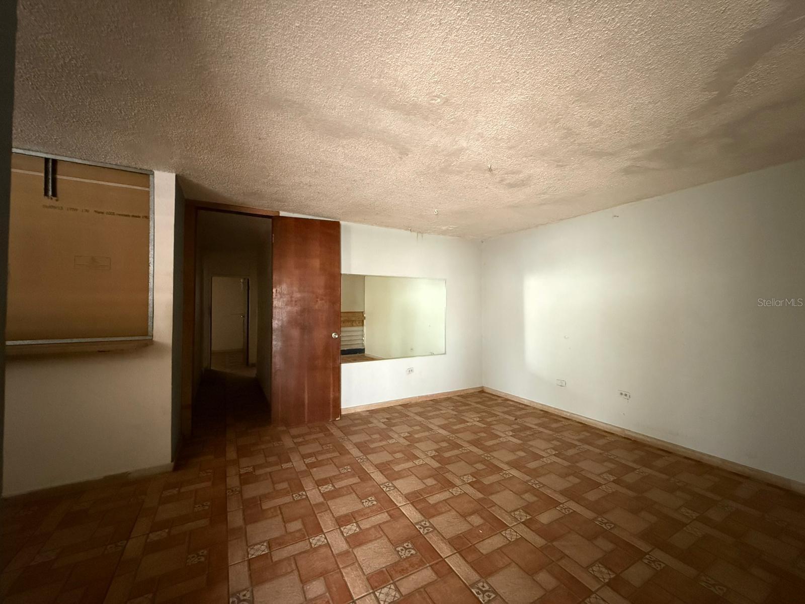 URB. LEVITTOWN LAKES - Residential