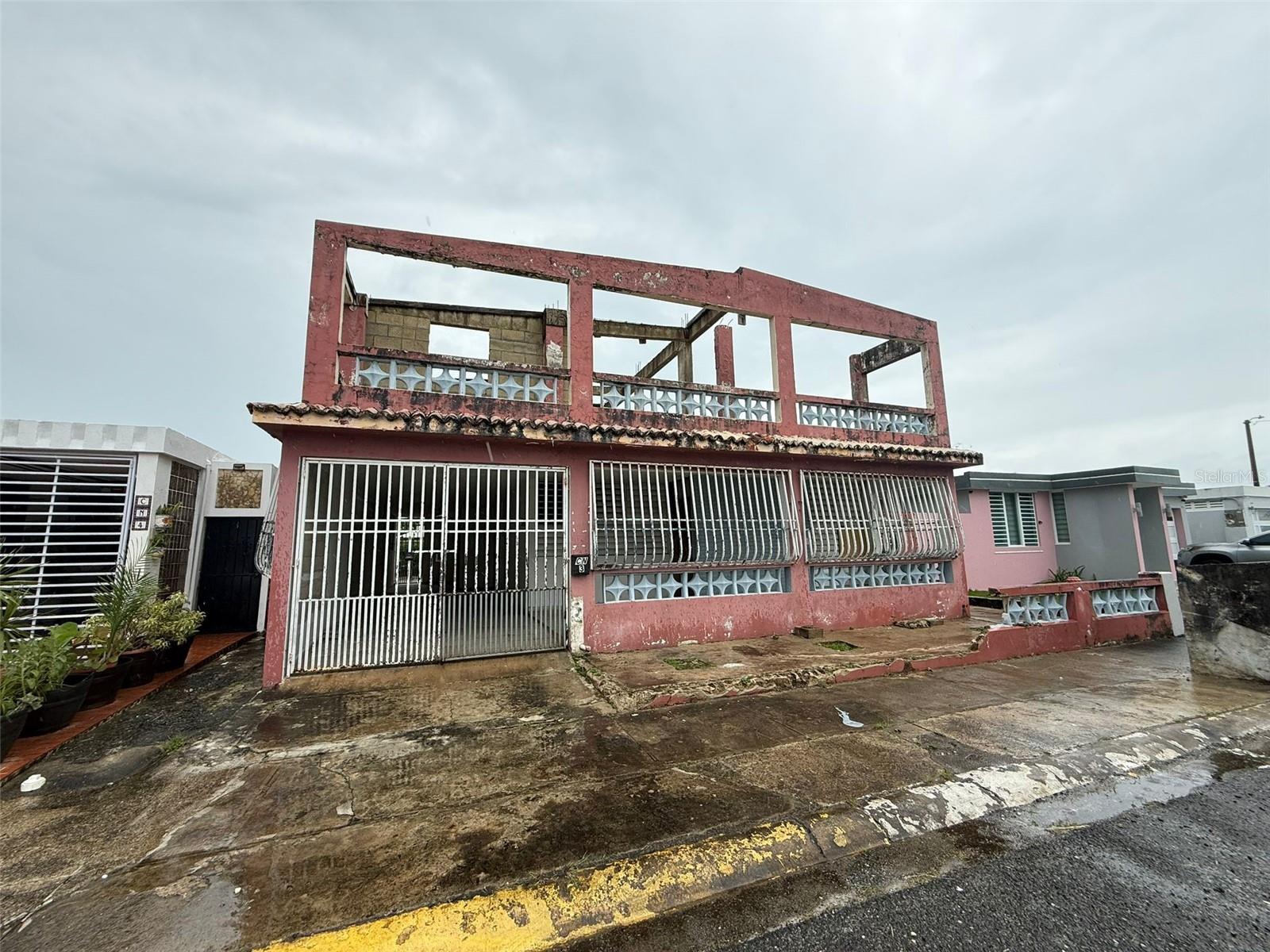 URB. LEVITTOWN LAKES - Residential