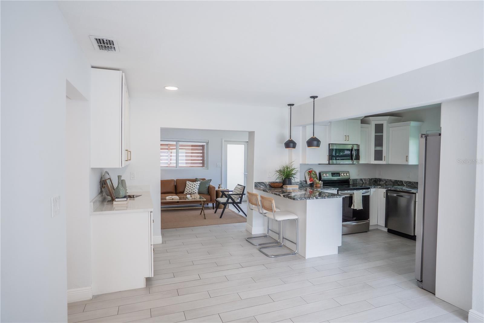 MANHATTAN MANOR 3 - Residential