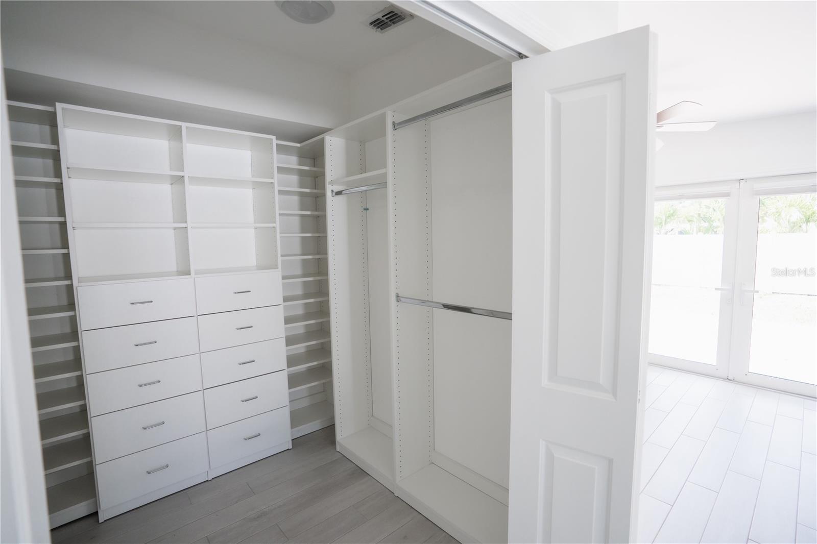 MANHATTAN MANOR 3 - Residential