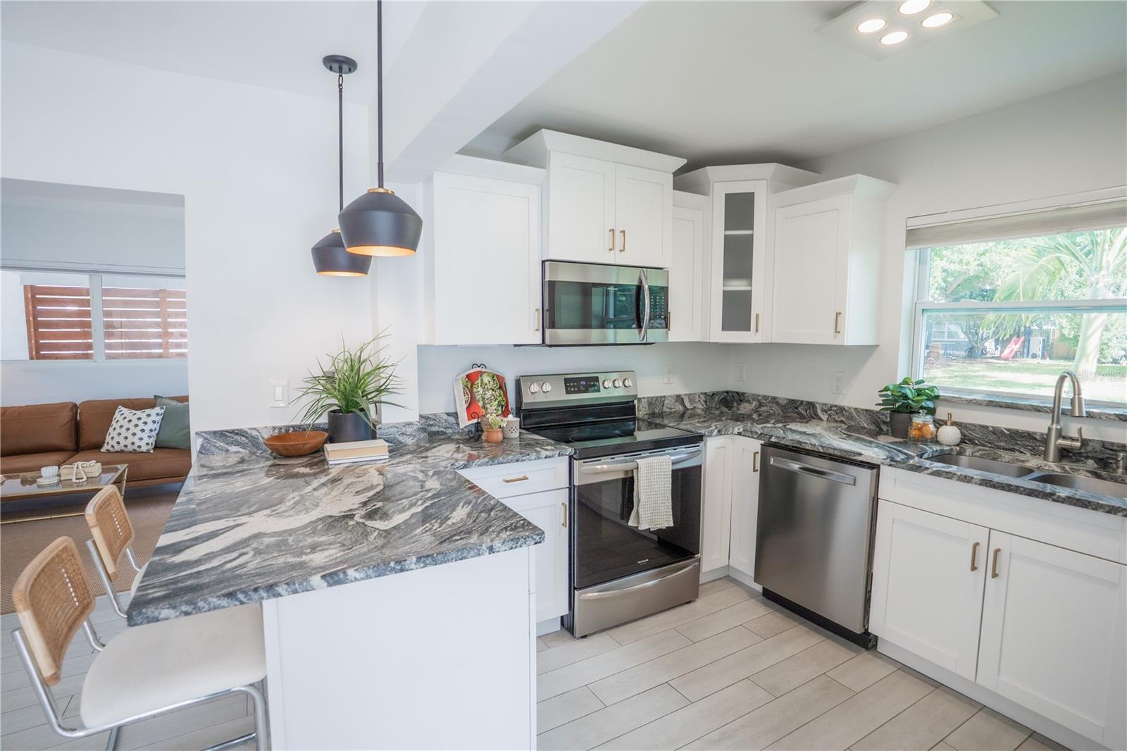 MANHATTAN MANOR 3 - Residential