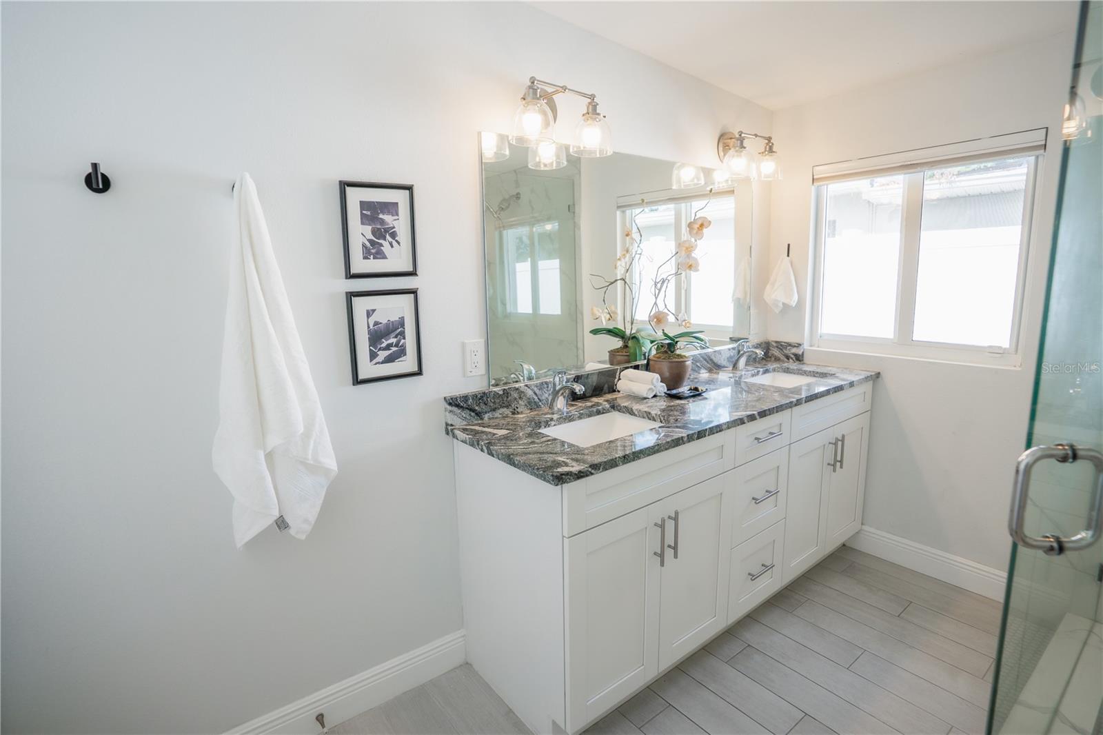 MANHATTAN MANOR 3 - Residential