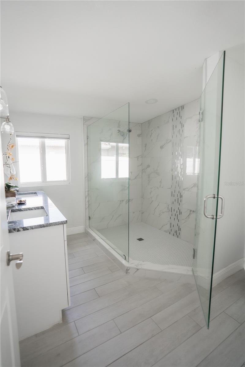 MANHATTAN MANOR 3 - Residential