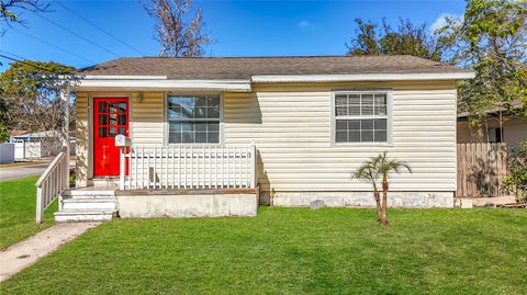 Photo of 6295 3rd Avenue S, St Petersburg, FL 33707 (MLS # TB8460120)