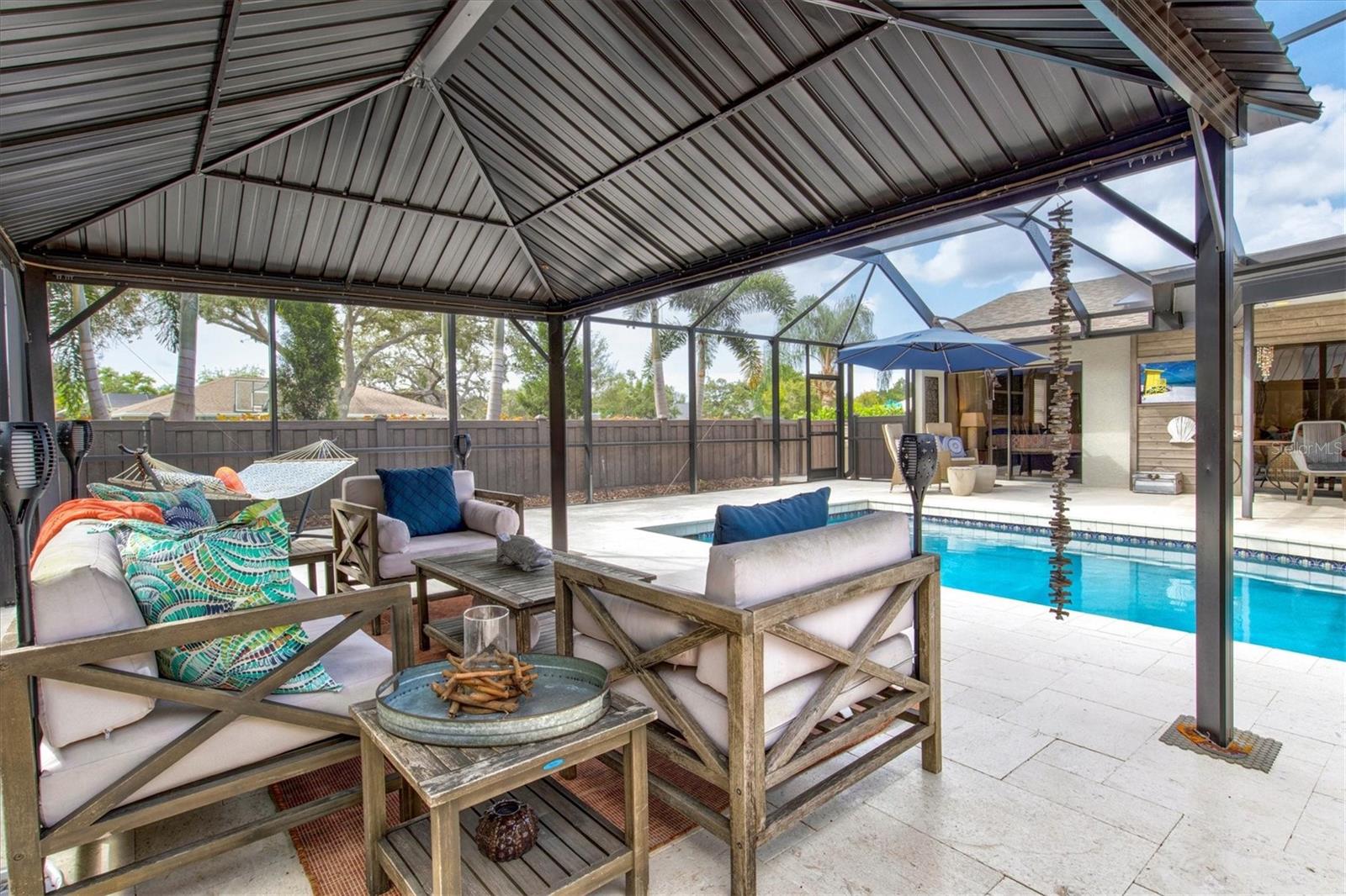 COUNTRY PLACE - Residential