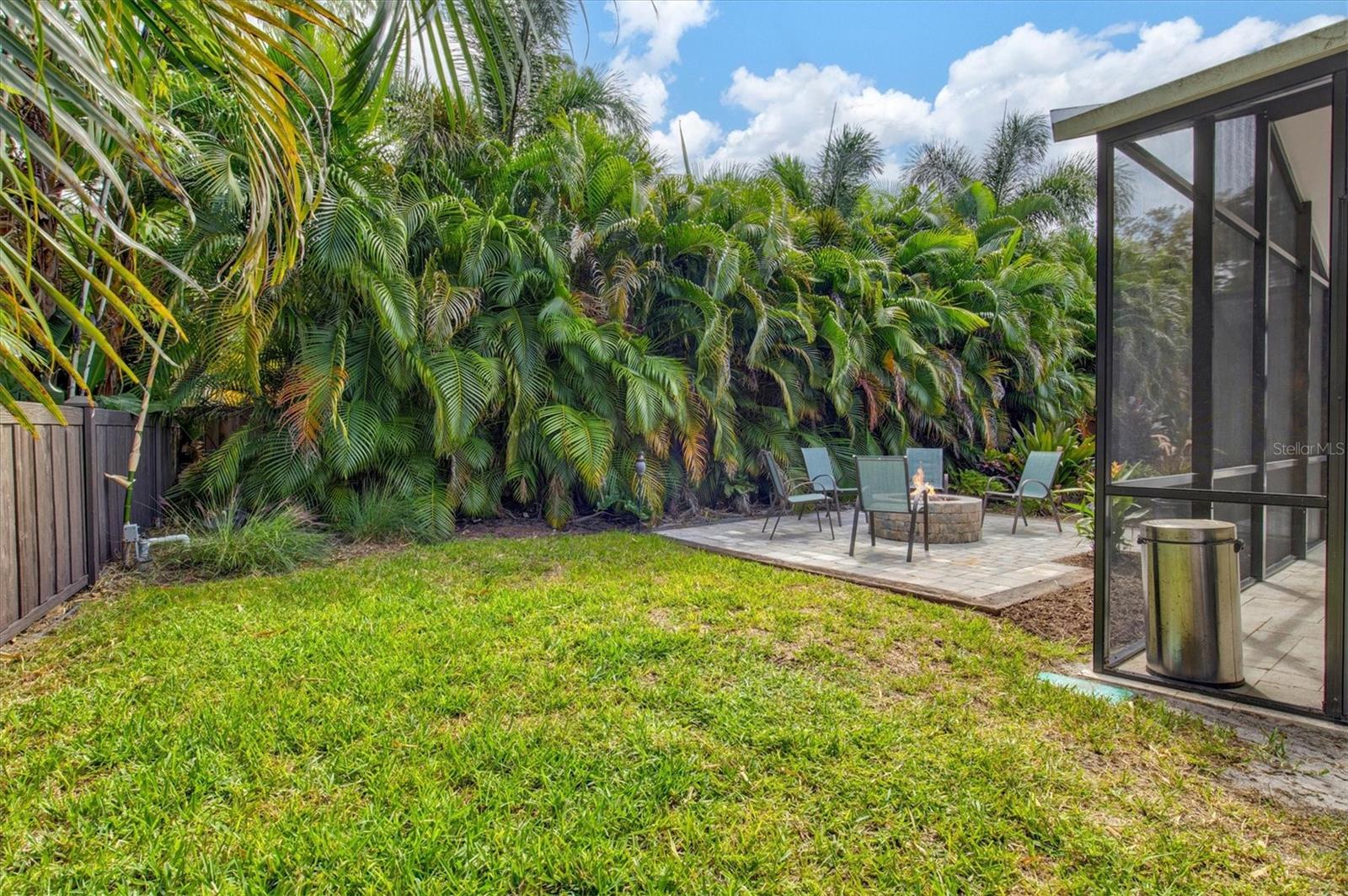 COUNTRY PLACE - Residential