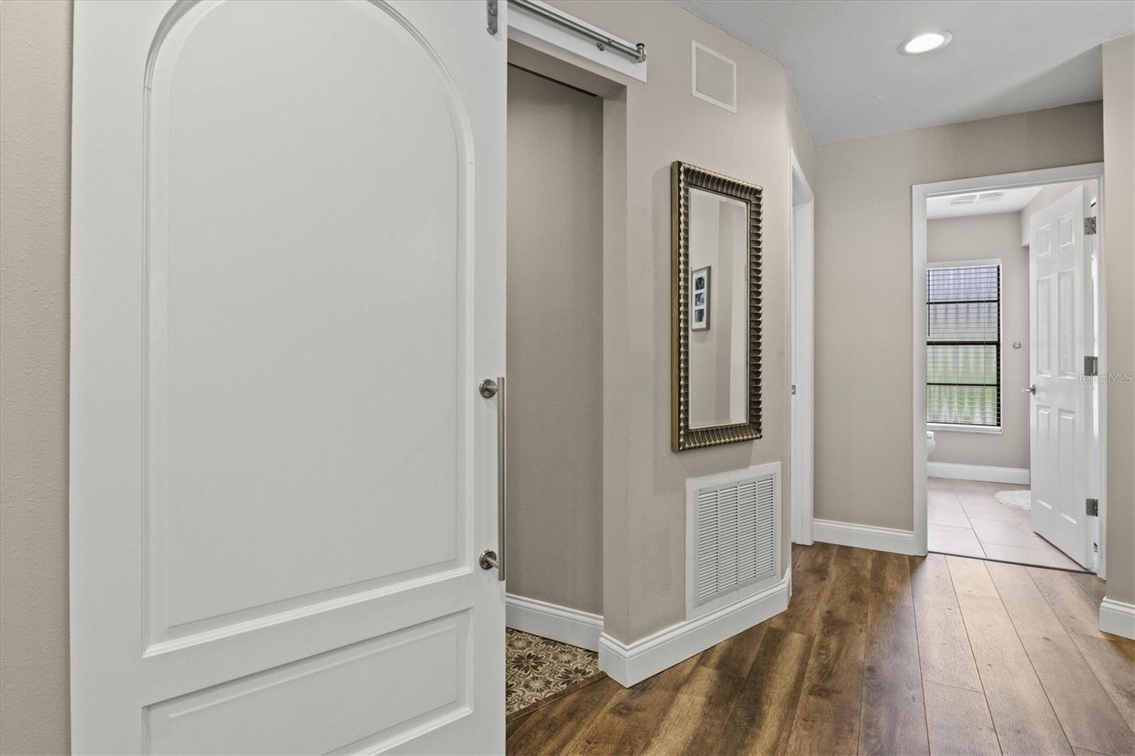 COUNTRY PLACE - Residential