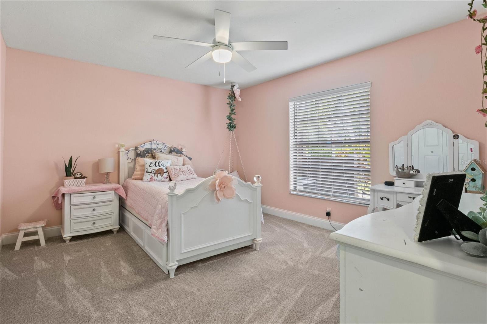 COUNTRY PLACE - Residential